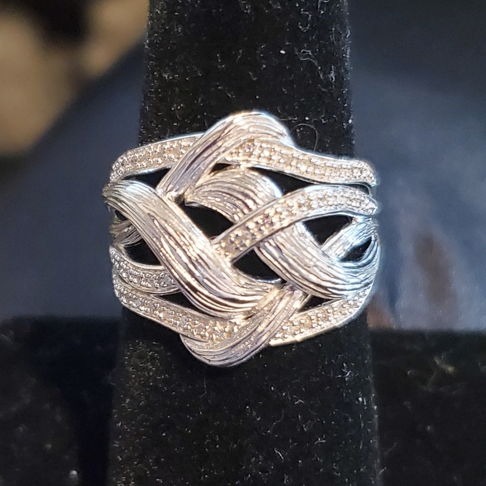 Affinity 0.10 Cttw Natural Diamond Interwoven Band